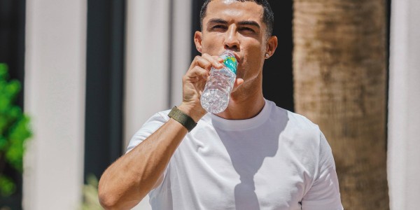 欧洲足坛炸锅夜：C罗续约引发沙特，枪手疯狂扫货，米兰城变天