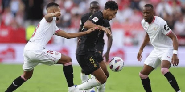 皇马巴萨先后一枝独秀摘得西甲冠军，本赛季