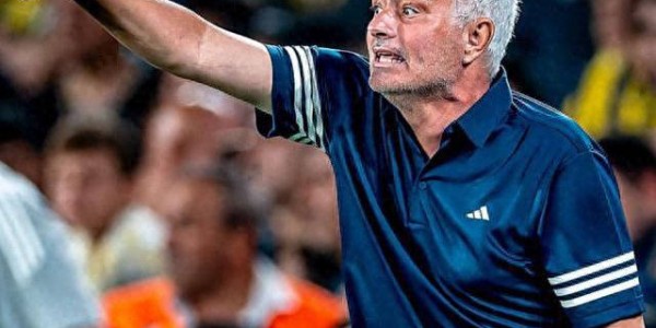 穆帅率队逆转淘汰范佩西，欧冠正赛仅一步之遥！