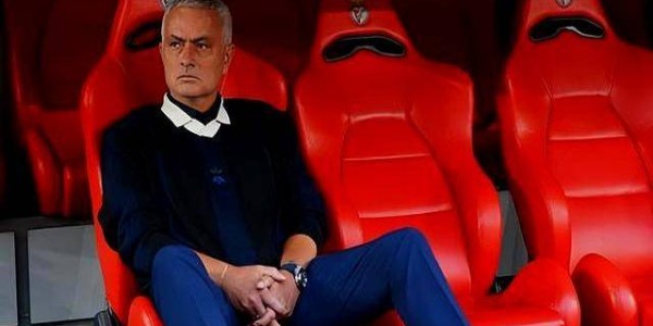 曼联爆出大冷门取胜，拜仁读秒绝杀，穆帅已连续5年缺席欧冠